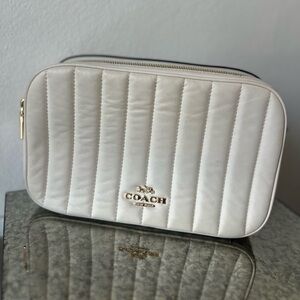 Coach Ivory Quilted Crossbody Cámara Bag